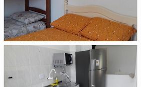 BIWA Condomínio cm Piscina, 1garagem, WI-FI 300 Mega, Central de vigilância remota , Centro do Guarujá próximo à Praia e Comércio, horários check-in e check-out flexíveis